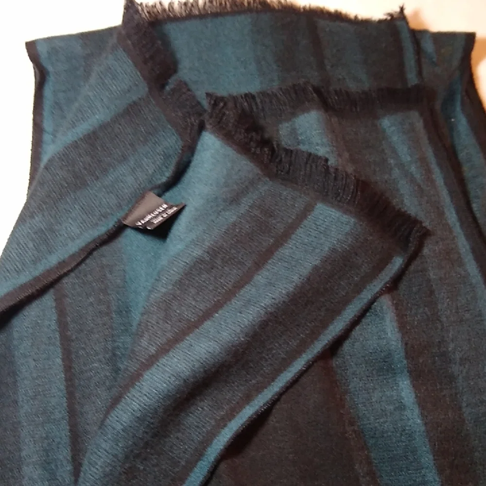 NWOT Van Heusen Teal & Black Scarf
